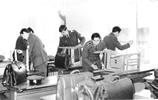 Выпускники 1978 года готовят класс самоподготовки со стеклышками. КВИРТУ корпус 59 1978 год
